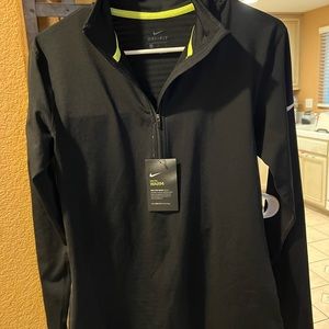 Nike woman pullover